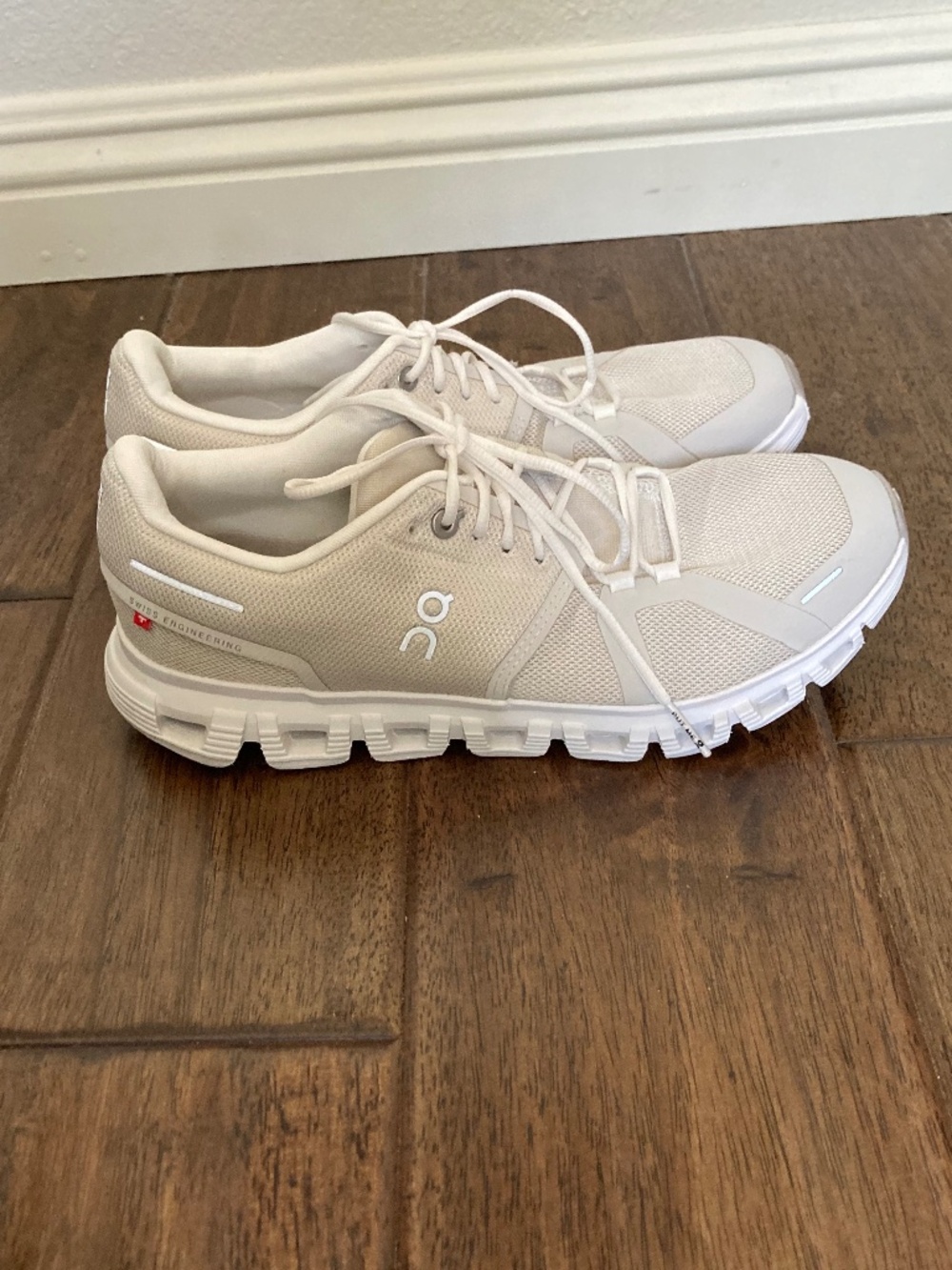ON Running Cloud 6 Women's Shoes Pearl/White Sz 9 Athletic Comfort Travel - Picture 2 of 9